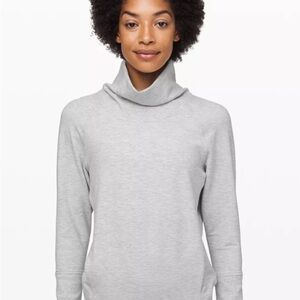 Lululemon Athletica High Lines Gray Turtleneck Women’s Pullover Size 6